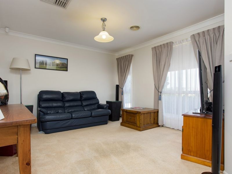 2 Woomera Place, Glenfield Park, Wagga Wagga NSW 2650