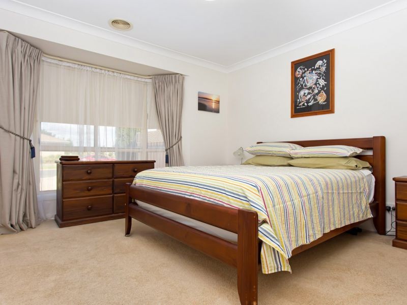 2 Woomera Place, Glenfield Park, Wagga Wagga NSW 2650