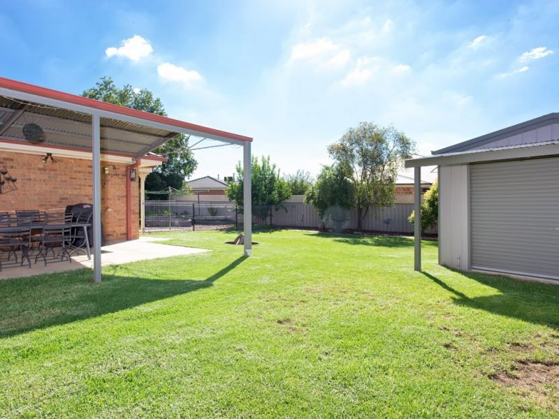2 Woomera Place, Glenfield Park, Wagga Wagga NSW 2650