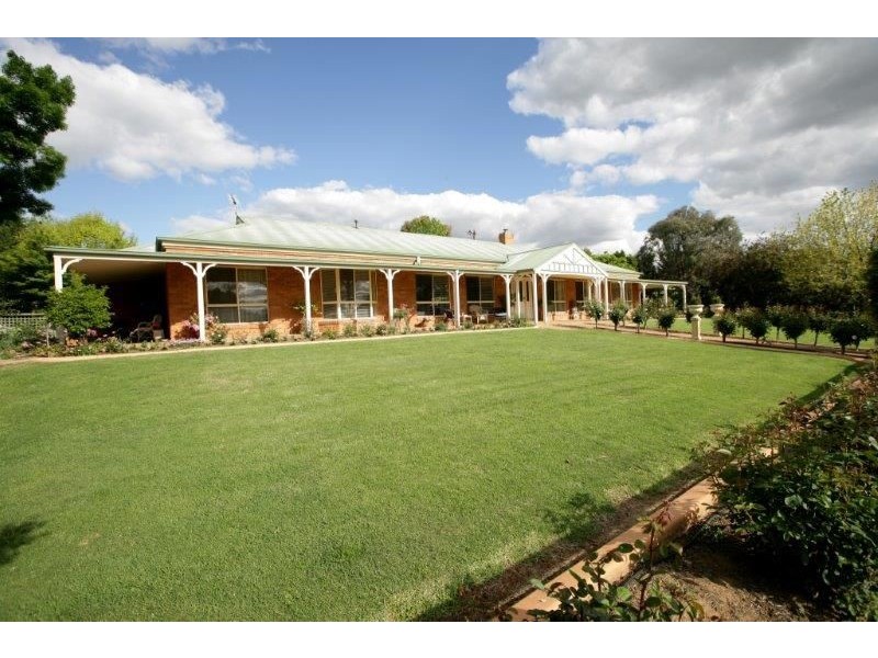 18 Sycamore Road, Lake Albert, Wagga Wagga NSW 2650