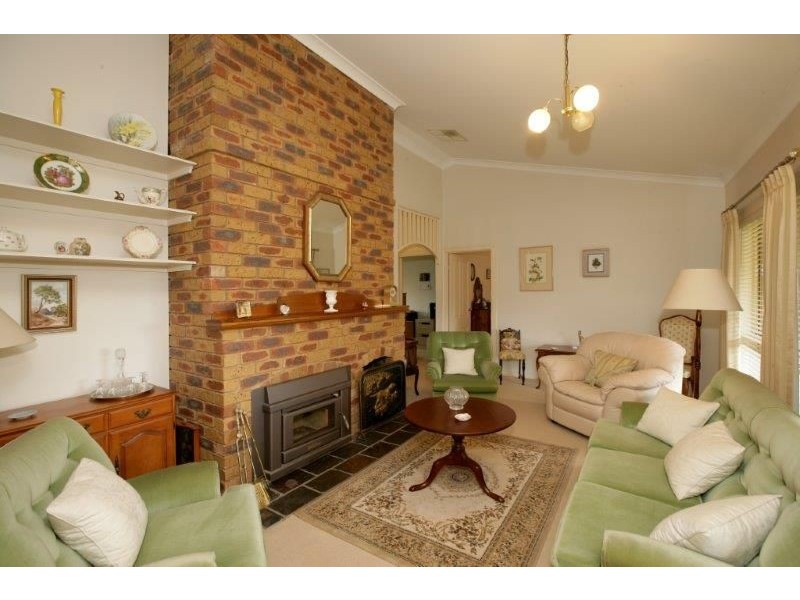 18 Sycamore Road, Lake Albert, Wagga Wagga NSW 2650