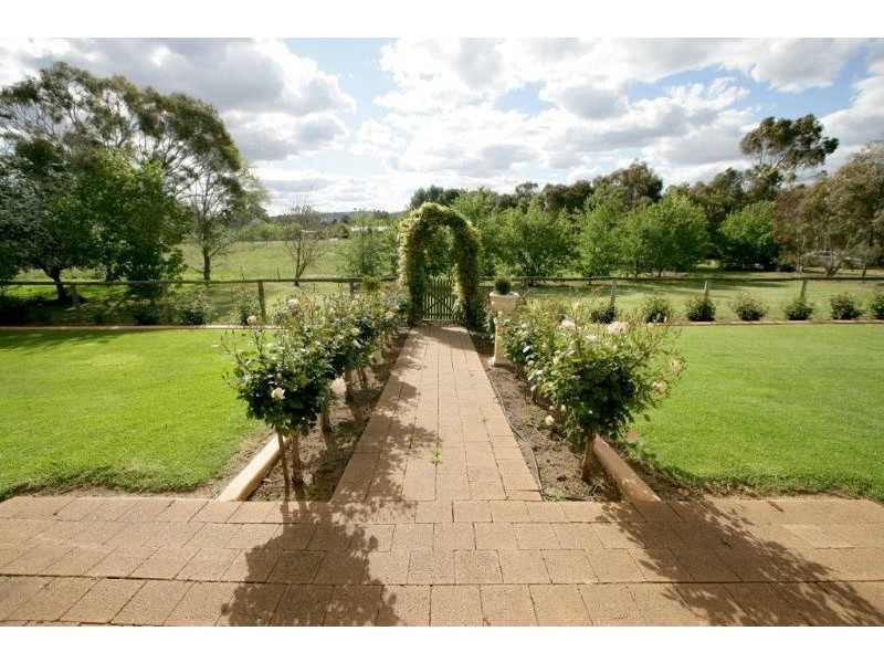 18 Sycamore Road, Lake Albert, Wagga Wagga NSW 2650