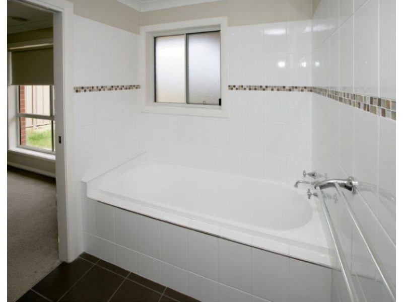 2/1 Burrundulla Road, Bourkelands, Wagga Wagga NSW 2650