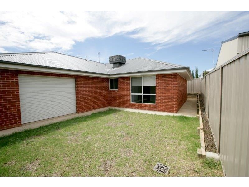 2/1 Burrundulla Road, Bourkelands, Wagga Wagga NSW 2650