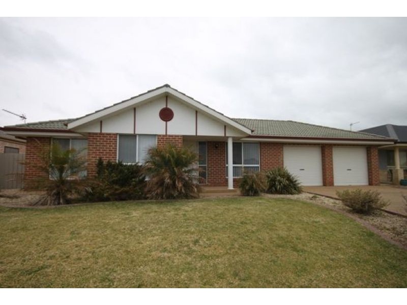 60 Veale Street, Wagga Wagga NSW 2650
