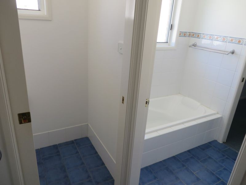 60 Veale Street, Wagga Wagga NSW 2650