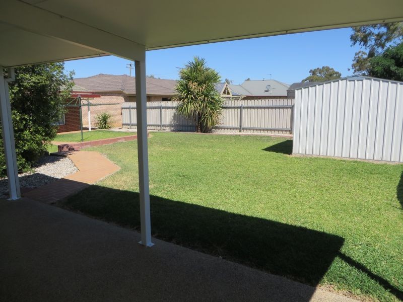 60 Veale Street, Wagga Wagga NSW 2650