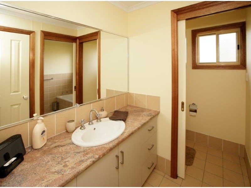 73 Iverach Street, Coolamon NSW 2701