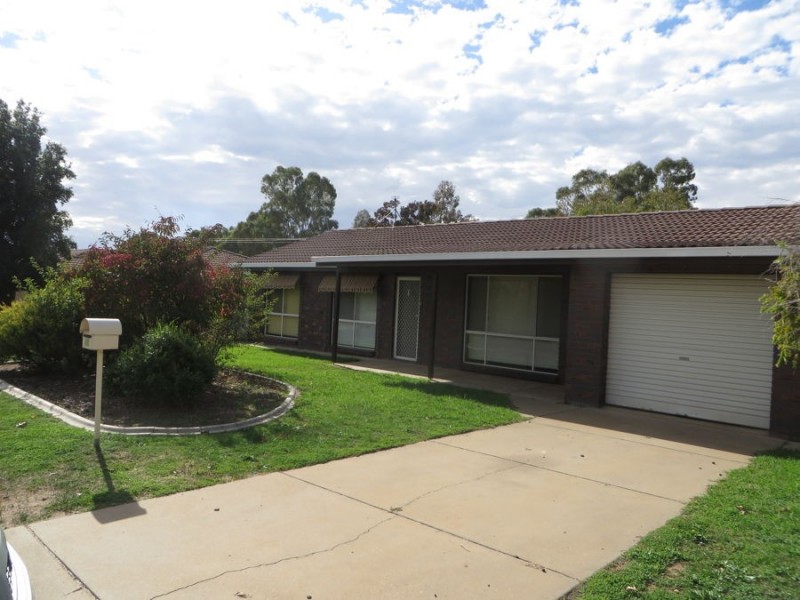 27 Goborra Street, Glenfield Park NSW 2650