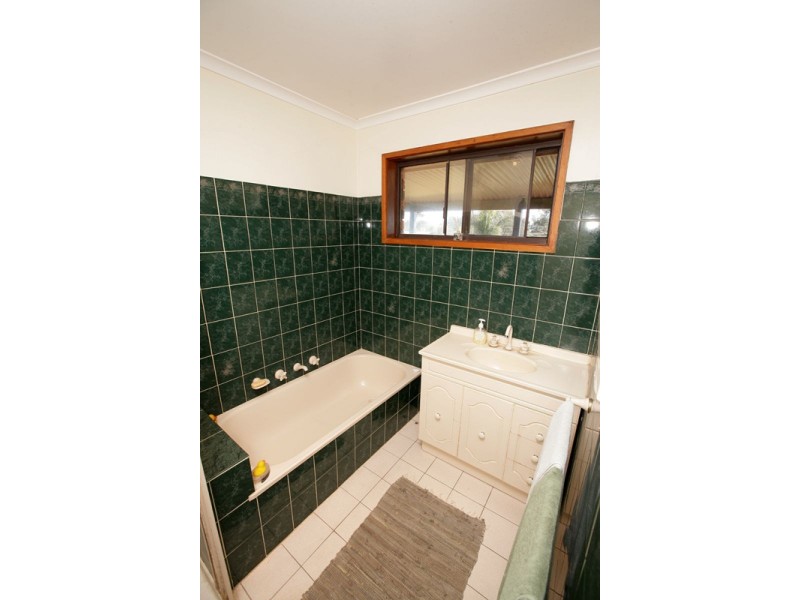 24 Mallory Street, Ashmont NSW 2650