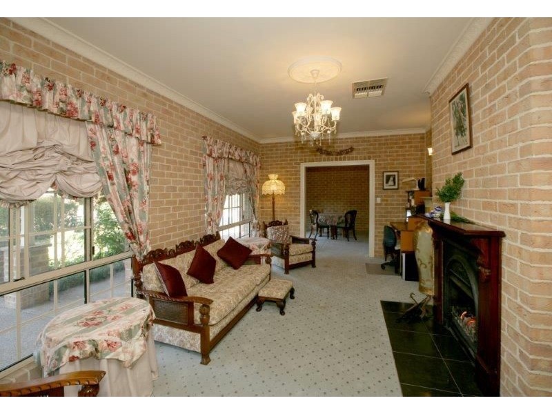 15 Sycamore Road, Lake Albert, Wagga Wagga NSW 2650