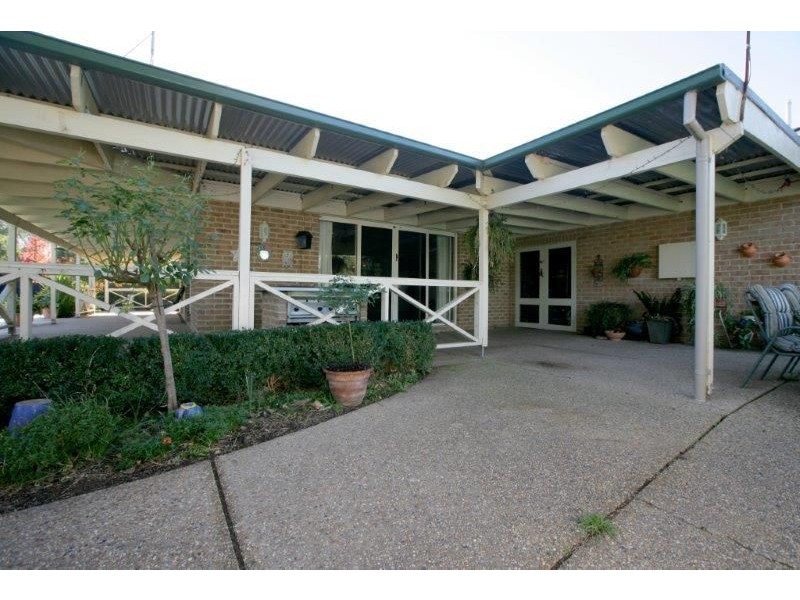 15 Sycamore Road, Lake Albert, Wagga Wagga NSW 2650