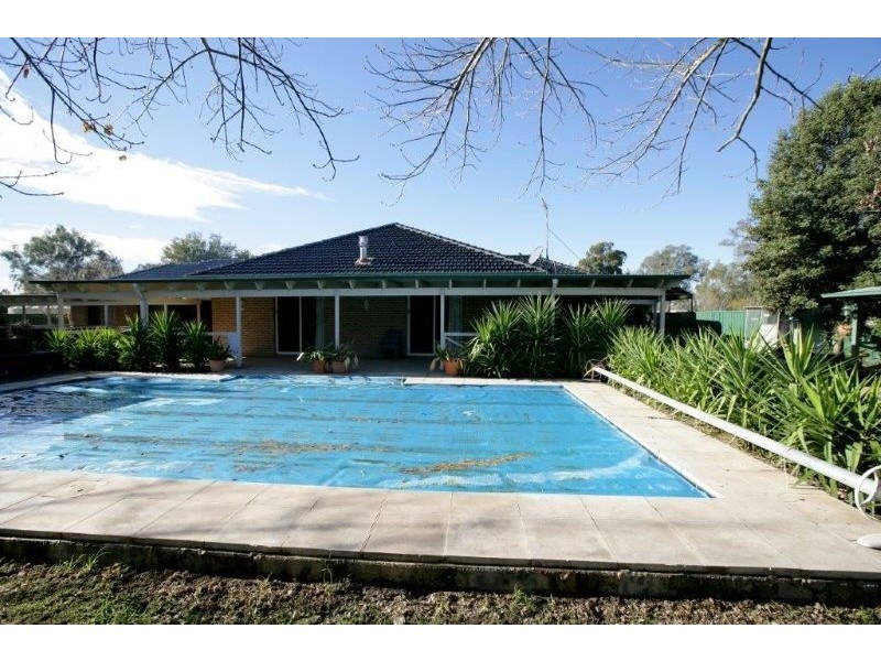 15 Sycamore Road, Lake Albert, Wagga Wagga NSW 2650