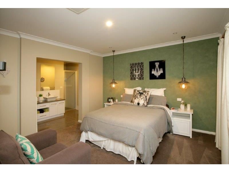 32 Bedervale Street, Bourkelands NSW 2650