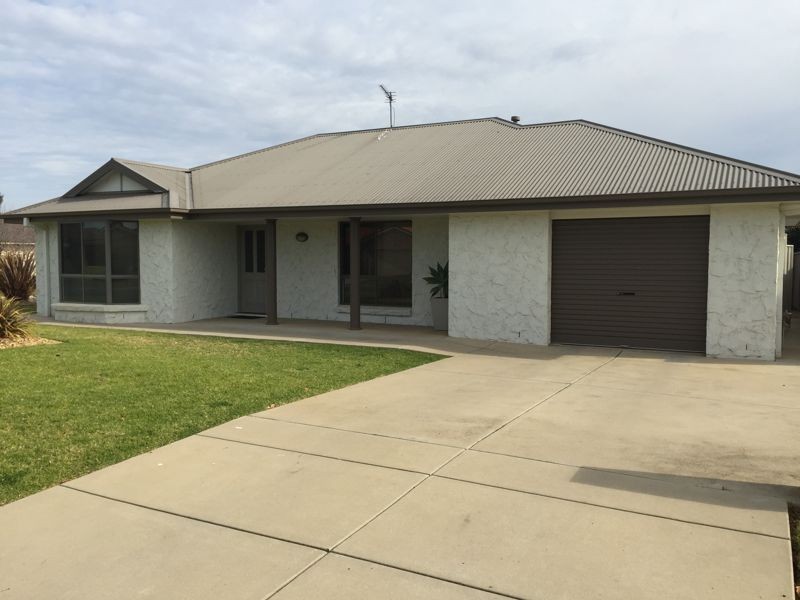 11 Allunga Street, Glenfield Park NSW 2650