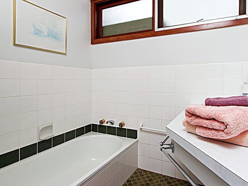 6 Cummins Drive, San Isidore, Wagga Wagga NSW 2650