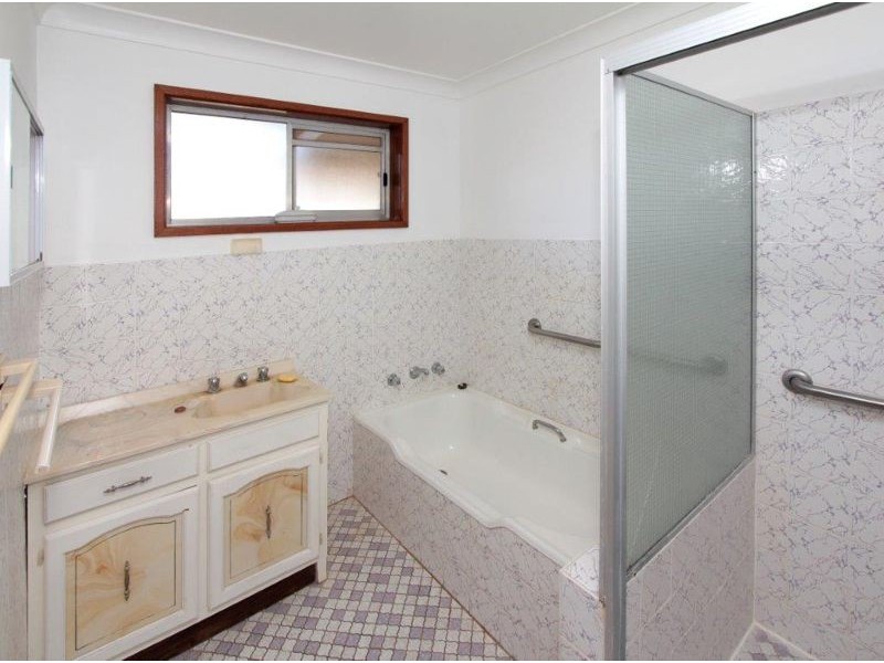 4 Waratah Crescent, Coolamon NSW 2701