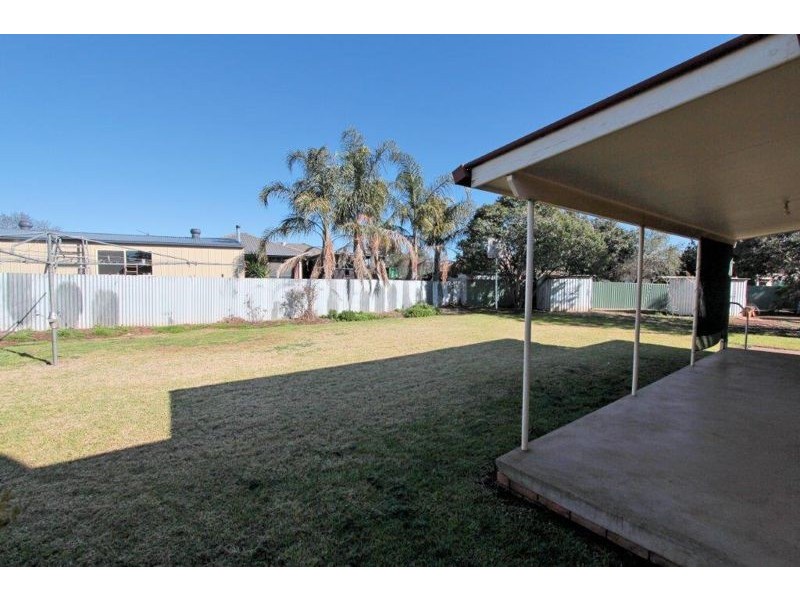 4 Waratah Crescent, Coolamon NSW 2701
