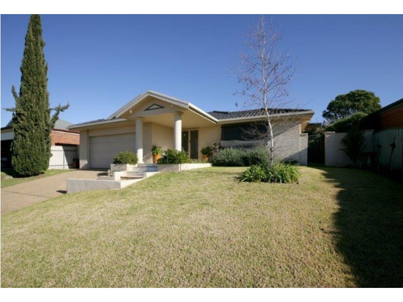 16 Roberts Way, Kooringal NSW 2650