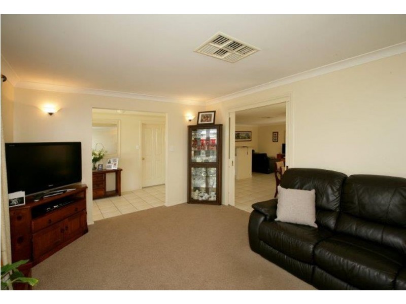 16 Roberts Way, Kooringal NSW 2650