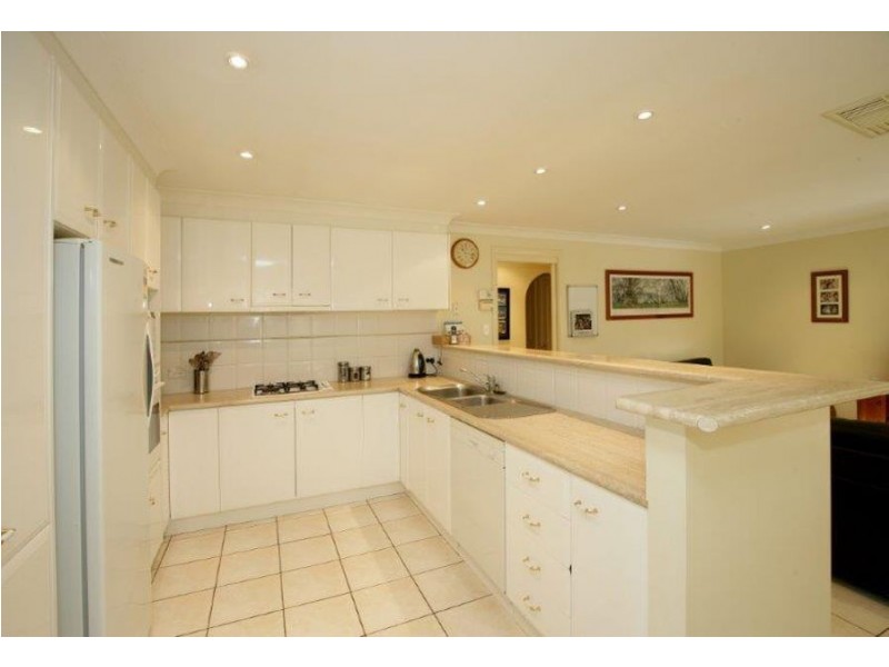 16 Roberts Way, Kooringal NSW 2650