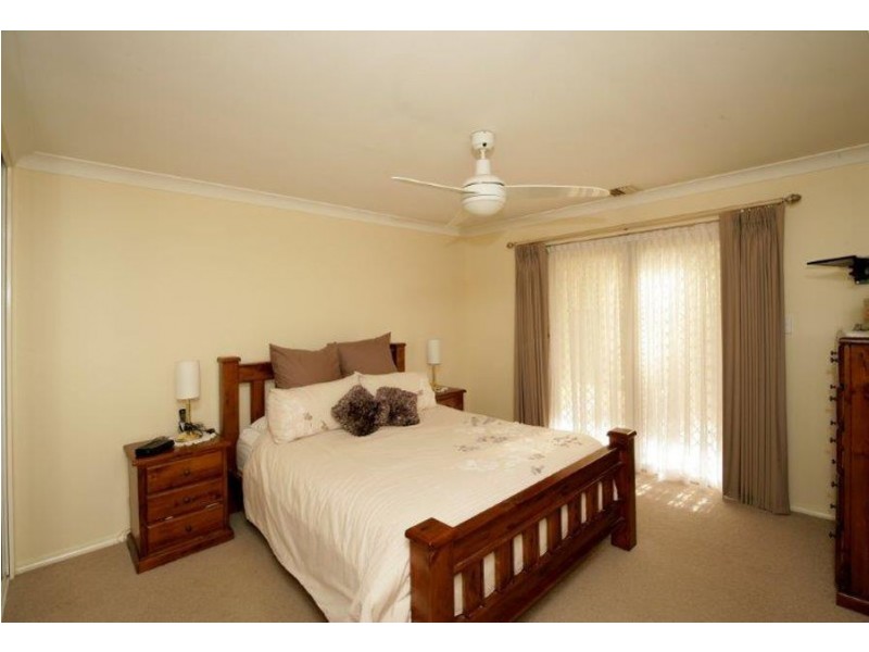 16 Roberts Way, Kooringal NSW 2650