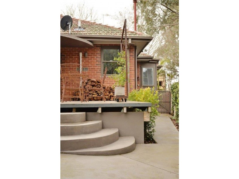 2 Simmons Street, Central, Wagga Wagga NSW 2650