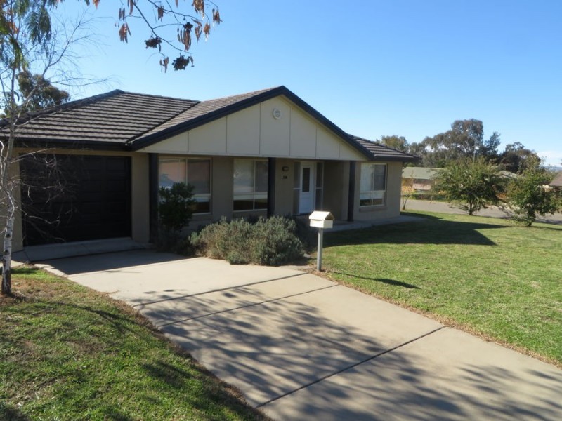 1/1B Canola Place, Estella NSW 2650