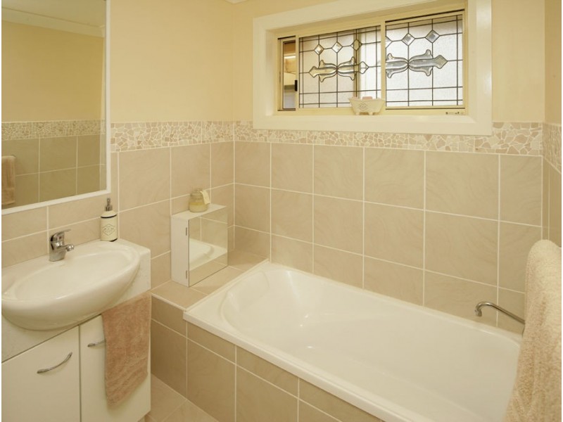 1/1B Canola Place, Estella NSW 2650