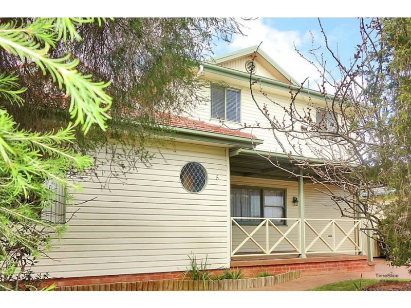 5 Essex Road, Mount Austin NSW 2650