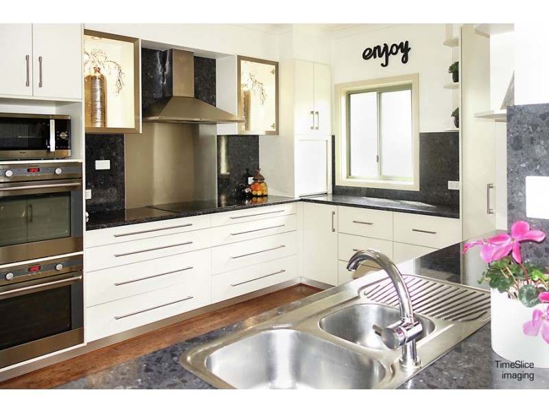 5 Essex Road, Mount Austin NSW 2650