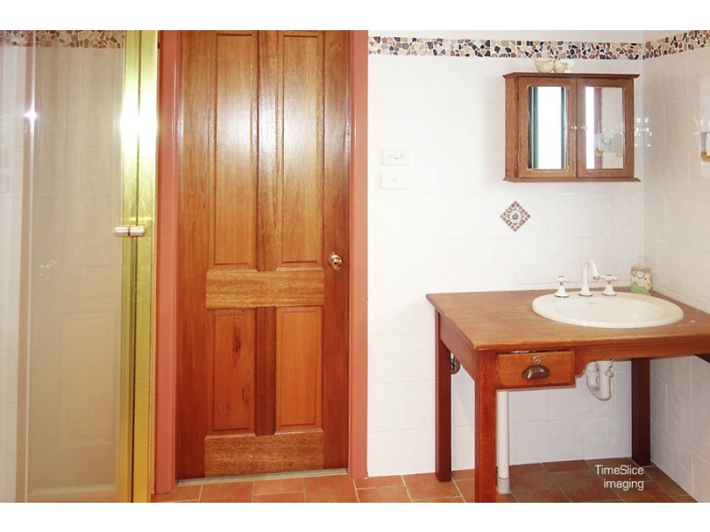 5 Essex Road, Mount Austin NSW 2650