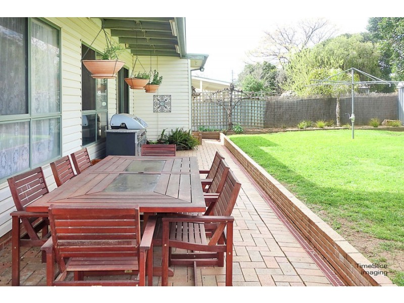 5 Essex Road, Mount Austin NSW 2650