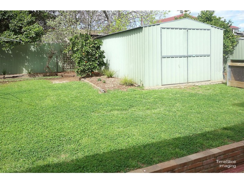 5 Essex Road, Mount Austin NSW 2650