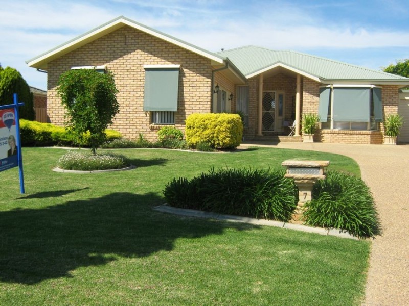 7 Gidgee Place, Glenfield Park NSW 2650