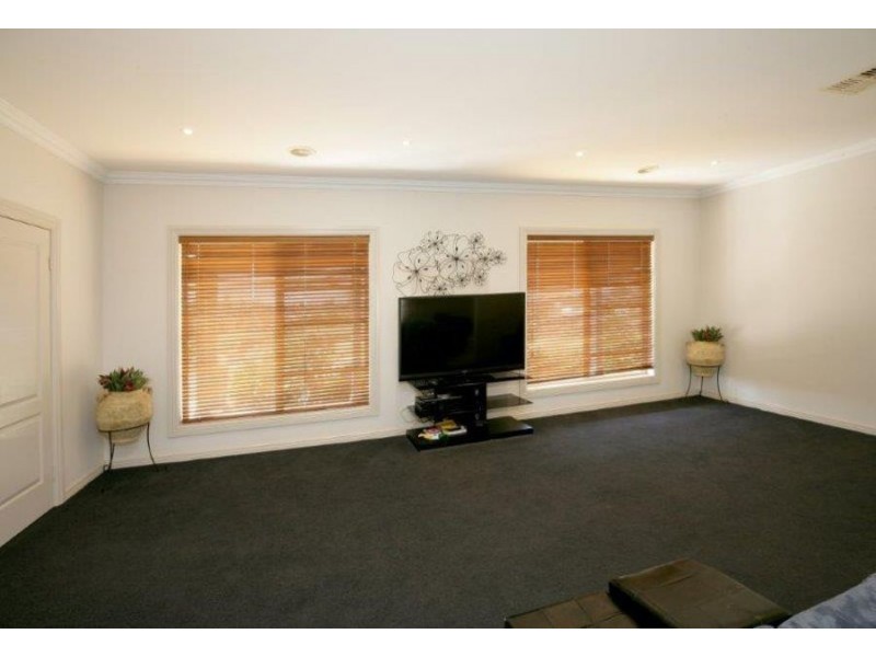 6 Glenoak Drive, Springvale, Wagga Wagga NSW 2650