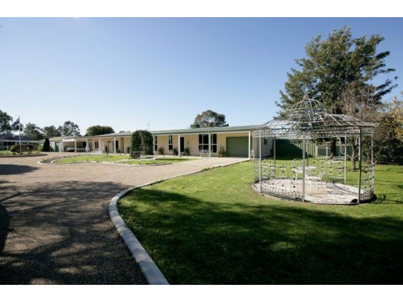 27 Gregadoo Road, Lake Albert, Wagga Wagga NSW 2650