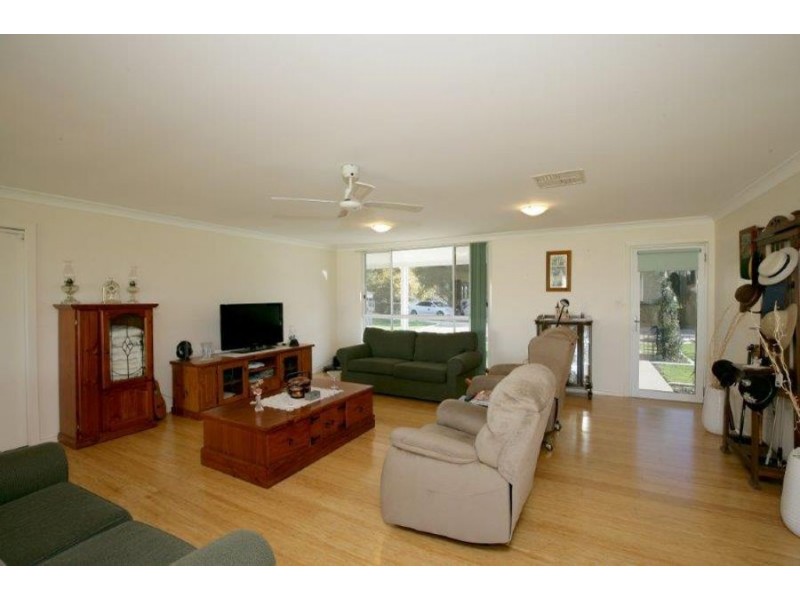 27 Gregadoo Road, Lake Albert, Wagga Wagga NSW 2650