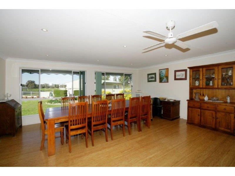 27 Gregadoo Road, Lake Albert, Wagga Wagga NSW 2650