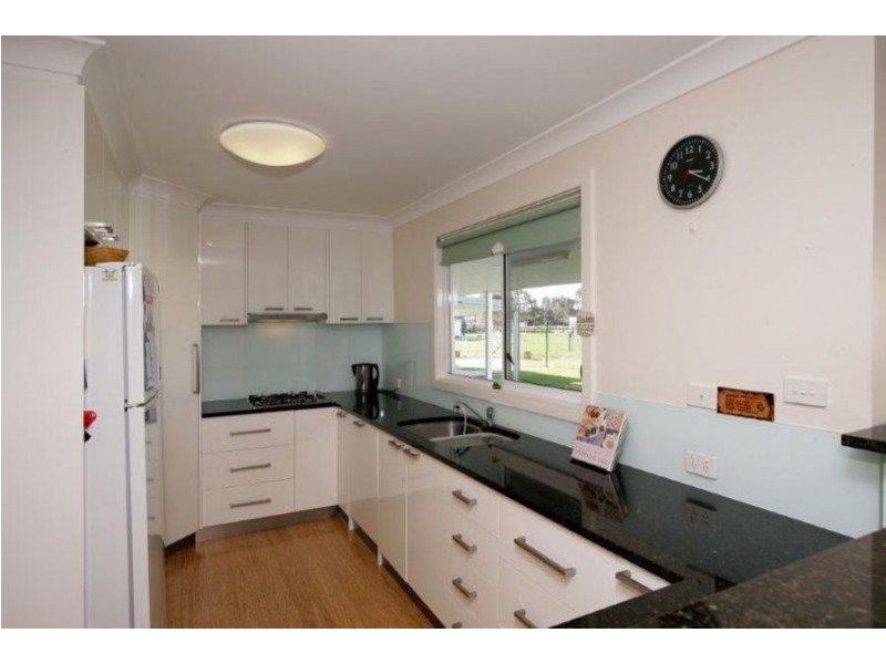 27 Gregadoo Road, Lake Albert, Wagga Wagga NSW 2650