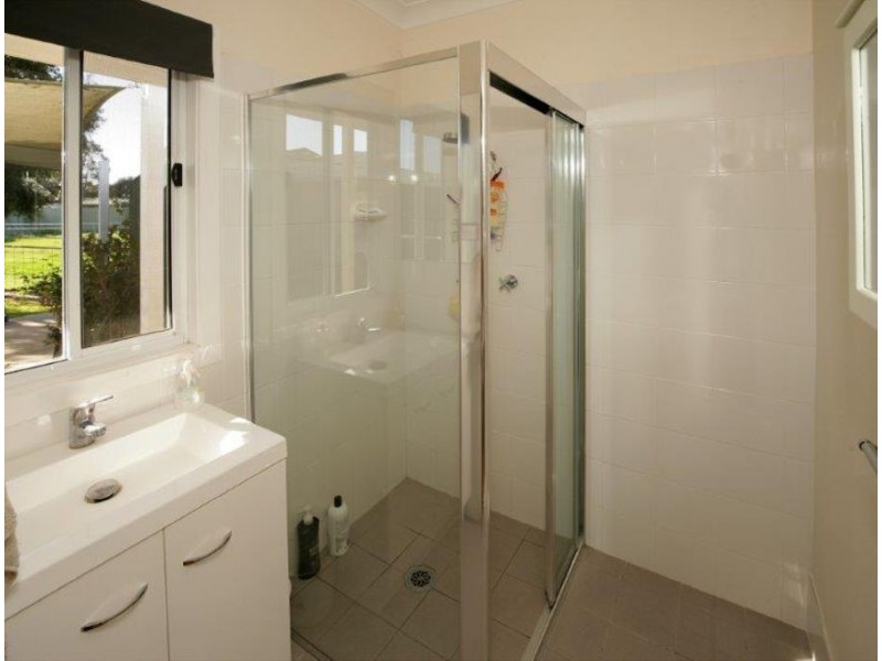 27 Gregadoo Road, Lake Albert, Wagga Wagga NSW 2650