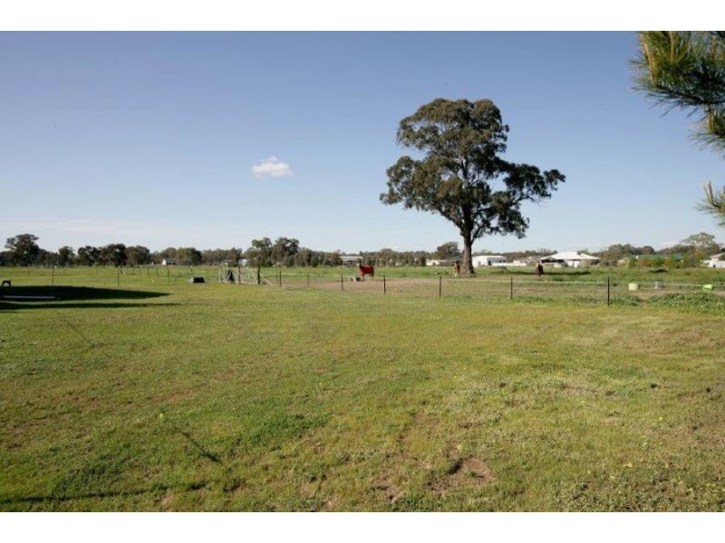 27 Gregadoo Road, Lake Albert, Wagga Wagga NSW 2650