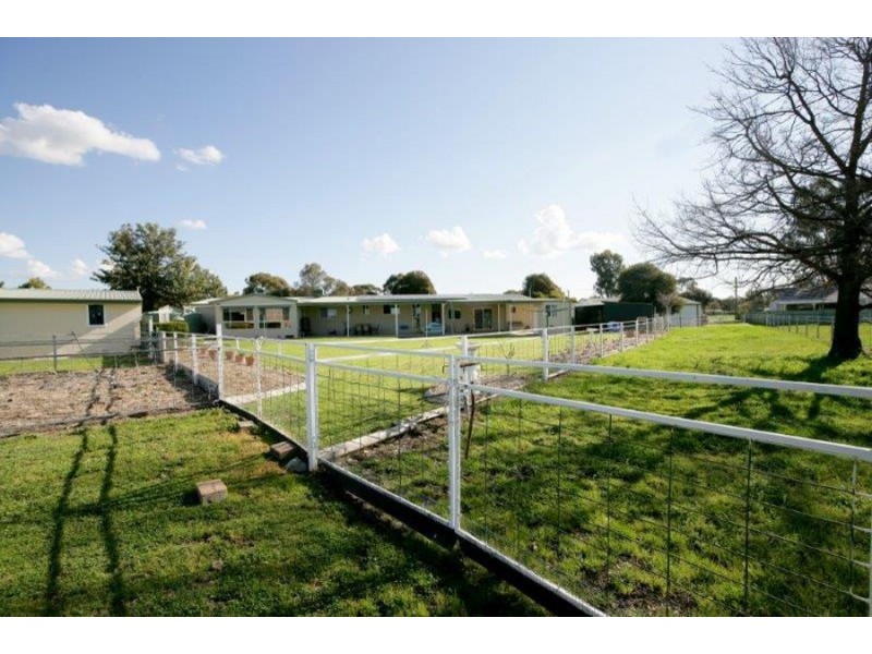 27 Gregadoo Road, Lake Albert, Wagga Wagga NSW 2650
