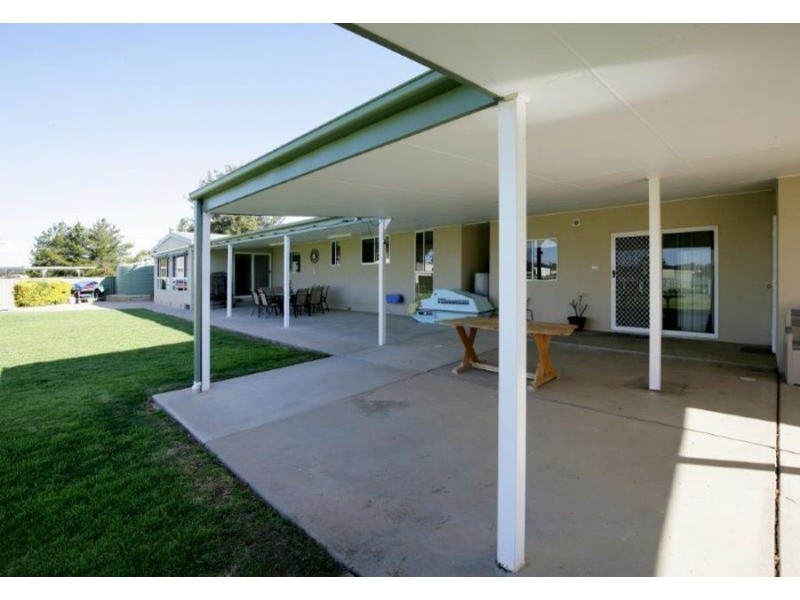 27 Gregadoo Road, Lake Albert, Wagga Wagga NSW 2650