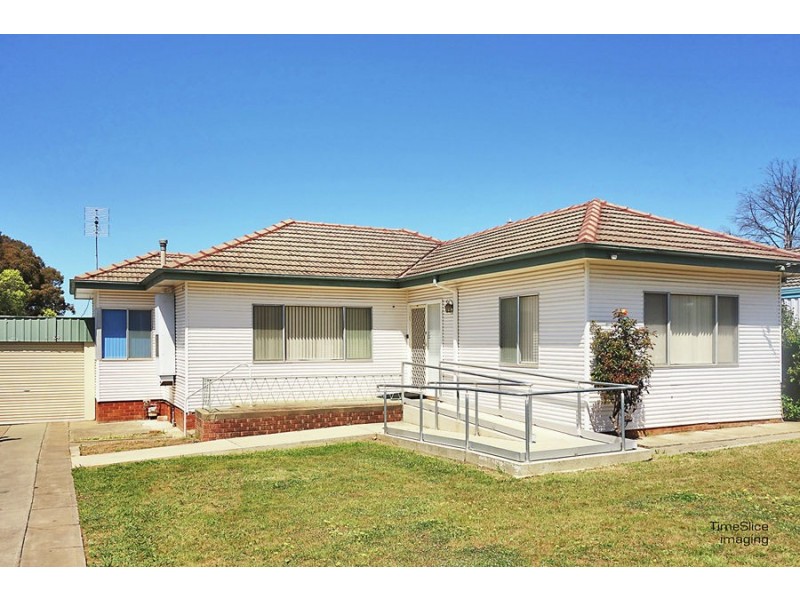64 Tichborne Crescent, Kooringal NSW 2650