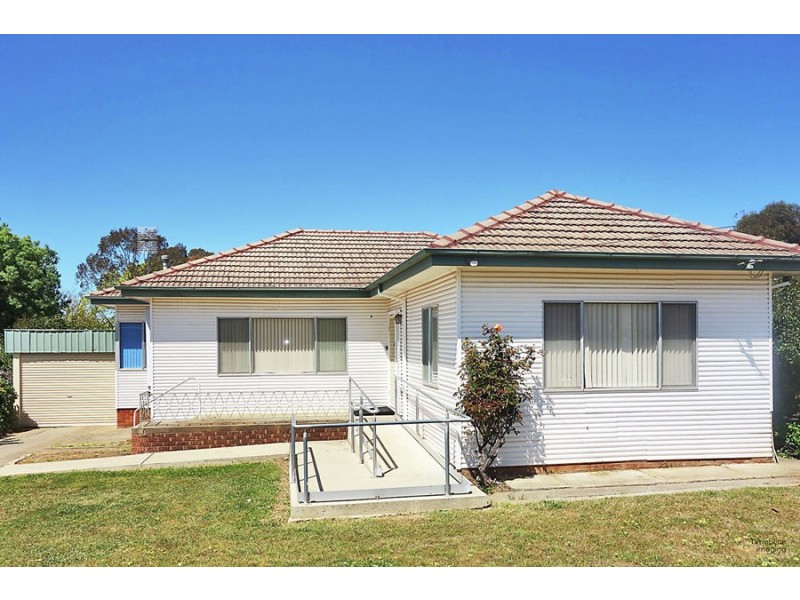 64 Tichborne Crescent, Kooringal NSW 2650
