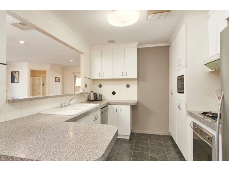 27 Overdale Drive, Bourkelands NSW 2650