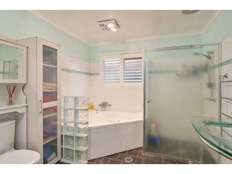 27 Overdale Drive, Bourkelands NSW 2650