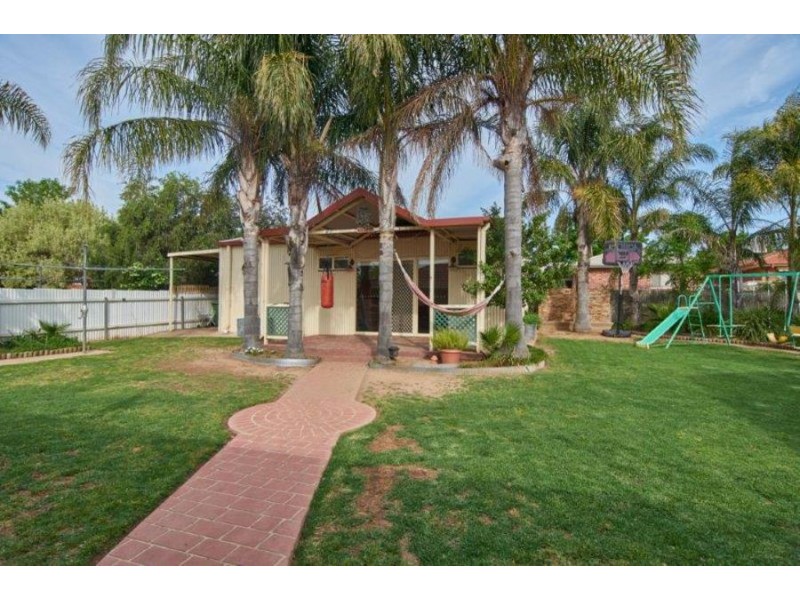 27 Overdale Drive, Bourkelands NSW 2650