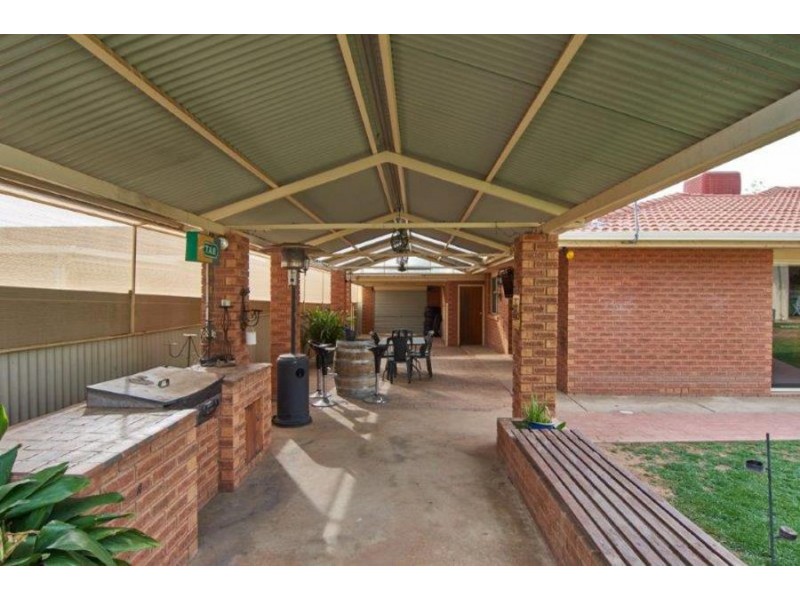 27 Overdale Drive, Bourkelands NSW 2650